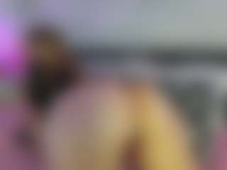 Live cam show with Curvy Misha - Bikini on Big Tits