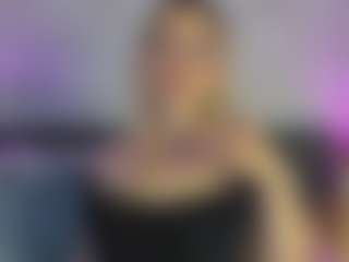 Live cam show with Curvy Misha - Small Tits on AdultVida.com