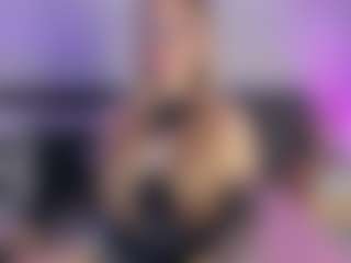 Live cam show with Curvy Misha - Oil on xplaylive.com