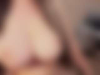 Live cam show with 00hottits1991 - Living Room on mypornchat.com