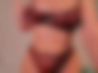 Live cam show with BewitchingEva - Natural on AdultVida.com