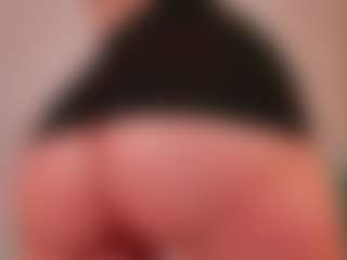 Live cam show with BewitchingEva - Gagging on CamClone