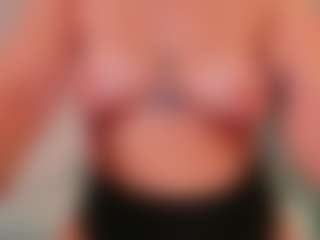 Live cam show with BewitchingEva - Amateur Curvy on livesuperchat.net