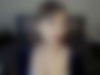 Live cam show with Iza Lim - Shaved Pussy on alttransgirls