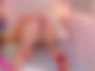 Live cam show with ScarlettMai - Fingers on Camsoda