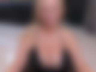 Live cam show with ScarlettMai - Belly on Camsoda
