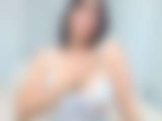 Live cam show with Annie-Thomsonn - Shaved Pussy MILF on CamwithHer
