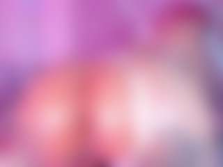 Live cam show with Zenda-Moretti - Italian on Milfs Live | colombia