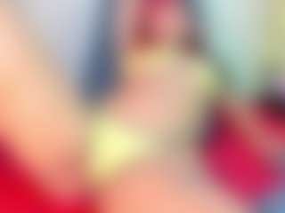 Live cam show with Zenda-Moretti - Thin on Milfs Live