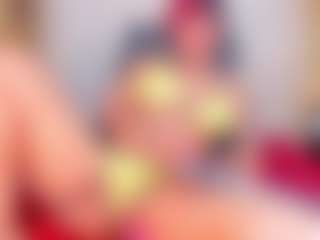 Live cam show with Zenda-Moretti - Thin on SinfulBabes