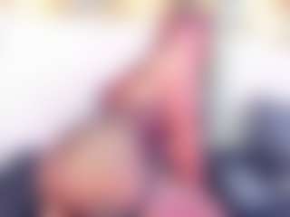 Live cam show with Zenda-Moretti - Brown Eyes Red Hair on SinfulBabes