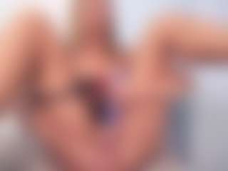 aneelory MILF webcam performer live streaming