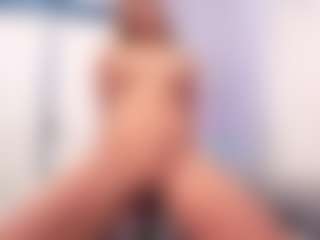 aneelory MILF webcam performer live streaming