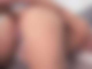 aneelory MILF webcam performer live streaming