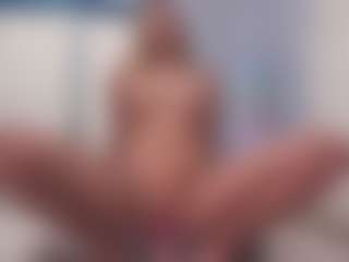 aneelory MILF webcam performer live streaming
