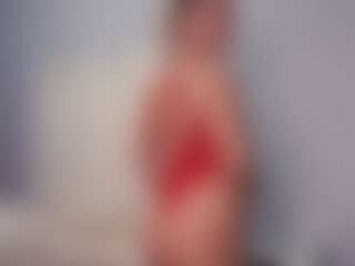 aneelory MILF webcam performer live streaming