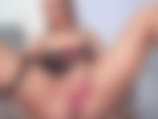 Live cam show with aneelory - Shaved Pussy MILF on Gym Cam Girls