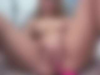 aneelory MILF webcam performer live streaming