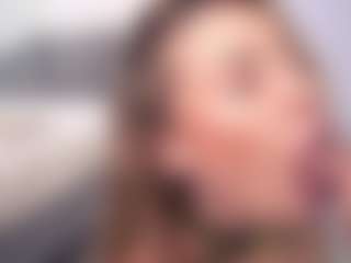 aneelory MILF webcam performer live streaming