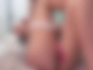 aneelory MILF webcam performer live streaming