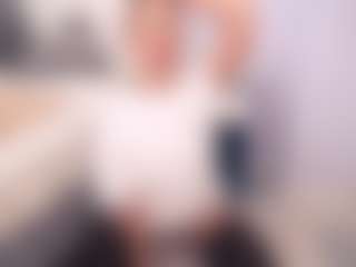 aneelory MILF webcam performer live streaming