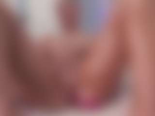 aneelory MILF webcam performer live streaming