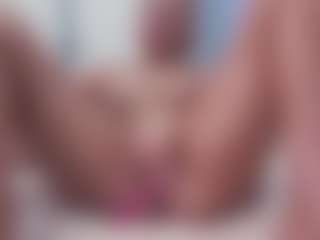 aneelory MILF webcam performer live streaming