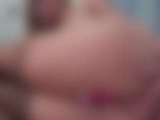 aneelory MILF webcam performer live streaming
