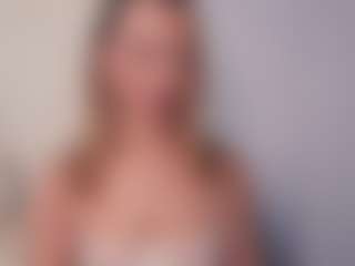 aneelory MILF webcam performer live streaming