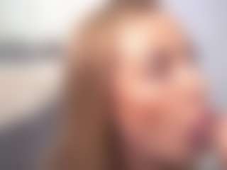 aneelory MILF webcam performer live streaming