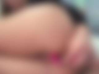 Live cam show with aneelory - Curvy MILF on StripNow