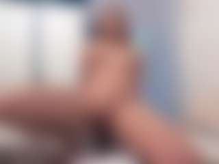 aneelory MILF webcam performer live streaming