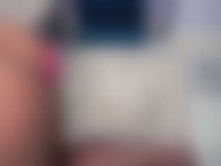 aneelory MILF webcam performer live streaming