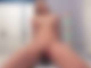 aneelory MILF webcam performer live streaming