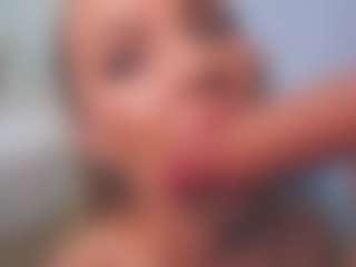 aneelory MILF webcam performer live streaming