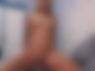 Modelka MILF aneelory nadaje na żywo