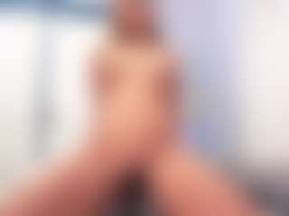 Live cam show with aneelory - Shaved Pussy MILF on Camsoda