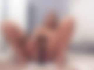 aneelory MILF webcam performer live streaming