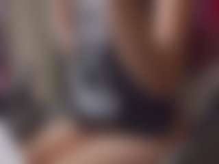 Live-camshow met SellaShinee - Slave op Camsoda