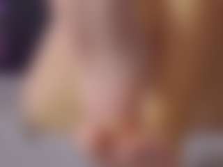 Live cam show with SellaShinee - Latex on Cam Slut