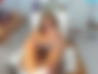 Live cam show with KarenHotMilf - Bedroom Mature on xfollow cams