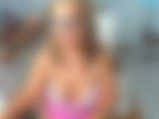 KarenHotMilf's Live Sex Cam Show
