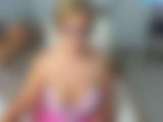 Live cam show with KarenHotMilf - Bedroom Red Hair on Latina Girls