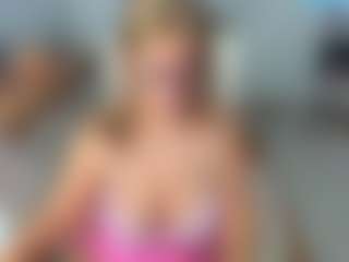 Live cam show with KarenHotMilf - Fingers on studioflirtlive.com