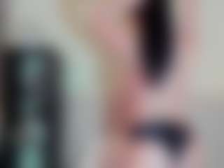 Live cam show with Tune-Godness - Small Ass on livesuperchat.net