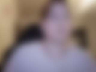 Live cam show with AnikaLipps - Glasses on Milfs Live