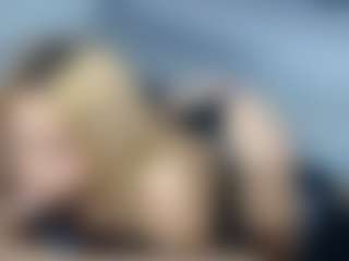 Live cam show with white_doll - Gagging on Camiplay Live