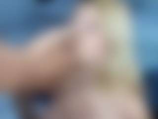 Live cam show with white_doll - Drinking on AdultVida.com