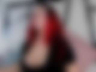 Live cam show with Hanny - Brown Eyes Red Hair on StripNow