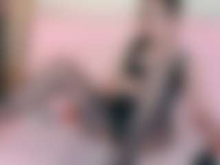 Live cam show with Bella_Hix - Flashing on 1on1-livenow